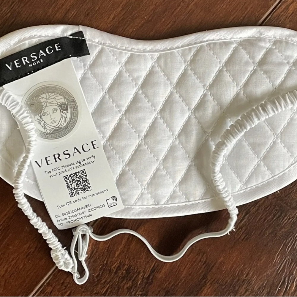 Versace Sleep Mask - Picture 3 of 3